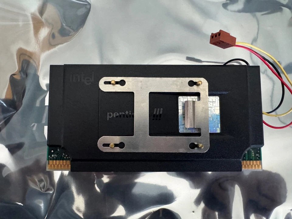 INTEL CPU SL3XL PENTIUM III 667MHz SLOT 1 256KB NEW HEATSINK  & FAN TESTED - Image 1 of 3