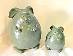 Set 2 mollige Hasen Gartenhase Skulptur Hof/Terrasse/Pool Statuen - NEU - Bild 1 von 5