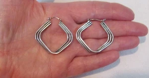 Pendientes de aro cuadrados diagonales con triple cojín de plata de ley vintage de 1-3/8" de largo - Imagen 1 de 15