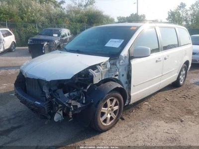 Used Right Headlight Assembly fits: 2008 Chrysler Town & country exc. automatic - Image 1 of 4