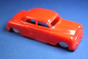 Plasticville - O-O27 - V-10 Vehicle - 1 Red Auto - Fantastic Condition - Ex++++ - Picture 1 of 7