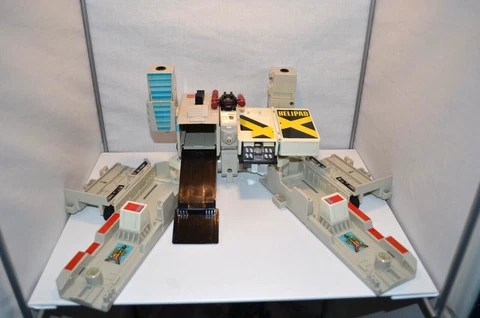 1985 Metroplex Transformers G1 Autobot Battle Station (rubber tires) Hasbro NICE Cover