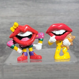 Vintage Tang Hot Lips Applause Inc PVC 2" Figur Set x 2 Schleife Mädchen Pyjamas Teddybär - Bild 1 von 20