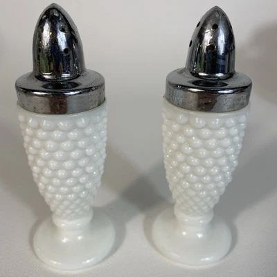 Juego de pares de saleros y pimenteros Hobnail de vidrio con leche vintage de 4,5" Foto 1 de 4