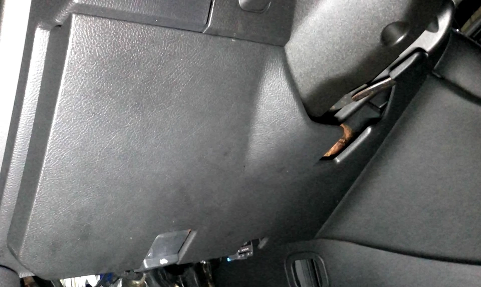 Ford Taurus 2017 conductor izquierdo panel de refuerzo inferior de rodilla negro Foto 1 de 1