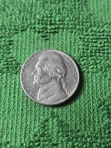 1977 P Jefferson Nickel Circulated - Picture 1 of 2