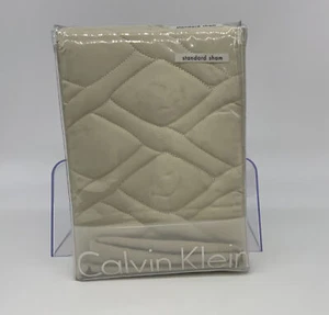 Perla de champán simulada estándar acolchada Calvin Klein nueva en paquete abierto - Imagen 1 de 5