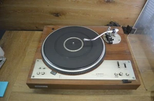 Pioneer PL-530 Giradischi Giradischi Vintage con COPRIPOLVERE (LEGGI) SOLO PARTI - Foto 1 di 14