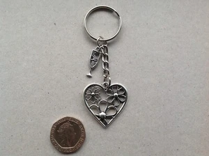 Set 1/5/10 Heart Flowers Prosecco Champagne glass Keyring Bag Charm, hen party - Picture 1 of 4