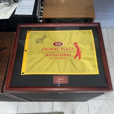 Phil Mickelson autographed 2008 crowne plaza pin flag Cover