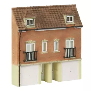 Graham Farish 42-218 N Gauge Scenecraft Low Relief Modern Town Houses - Picture 1 of 3