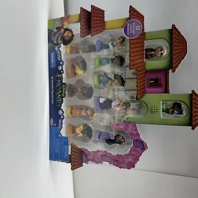 Conjunto de 12 figuras de juguete de personaje de Mi Familia exclusivo de la película Encanto de Disney Foto 1 de 3