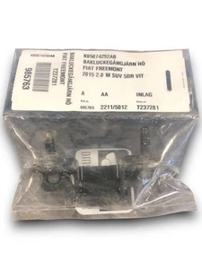 Bisagra del portón trasero Fiat Freemont K05074292AB - Imagen 1 de 1