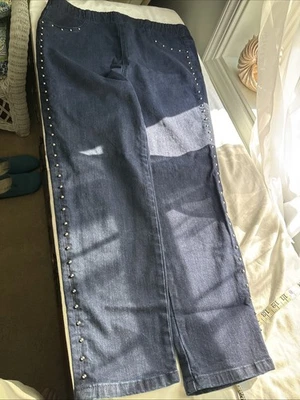 Pantalones de mezclilla Joan Vass para dama con bolsillos talla L/2 con tachuelas plateadas en la pierna Foto 1 de 4
