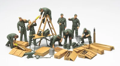 WWII German Tank Crew Field Maintenace Set 1:48 Figure Plastic Model Kit TAMIYA - Immagine 1 di 3