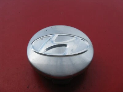 HYUNDAI AZERA SANTA FE 1 WHEEL RIM HUB CAP HUBCAP CENTER COVER PLUG USED #12594 - Image 1 of 2