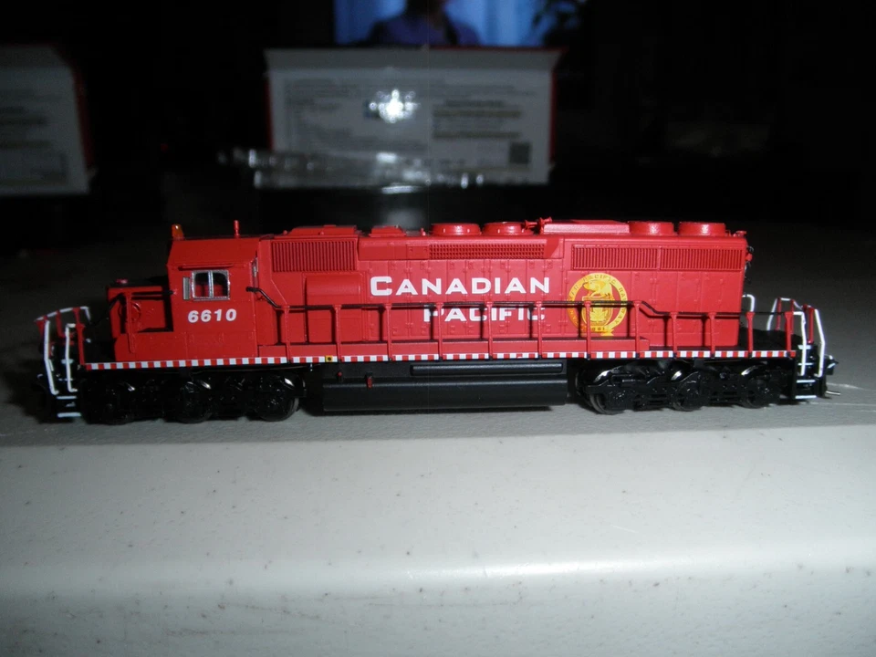 Canadian Pacific  " Beaver herald"  SD40-2  w/ DCC & sound - Image 1 of 4