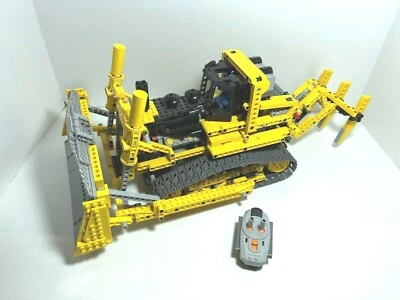Lego Technic Construction Motorized Bulldozer 8275 Power Functions Assembled - Image 1 of 4