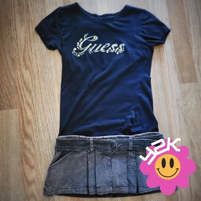 Camiseta ajustada negra vintage Y2K años 2000 Guess logotipo de diamantes de imitación XS Foto 1 de 4