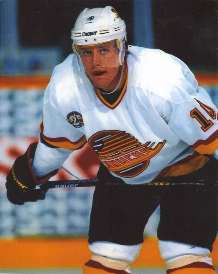 Pavel Bure Vancouver Canucks Glossy 8x10 Color Photo - Image 1 of 1