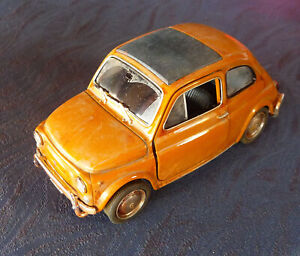Miniature sans échelle: la FIAT 500 L de Sabrina, rouillée et salie!