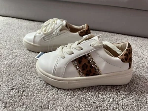 NWT Maggie & Zoe Toddler Girls White Animal Print Sneakers Size 6 - Picture 1 of 12
