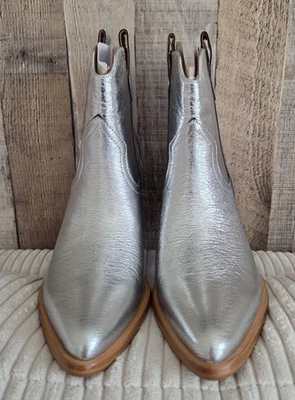 Botines Marc Fisher Marlie Western Cuero Plateado 3" Tacón Apilado NUEVO Talla 7.5 Foto 1 de 4