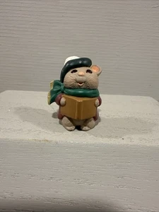 Hallmark - Caroling Mouse With Song Book - QFM 8317 - Merry Miniatur Figur - Bild 1 von 6