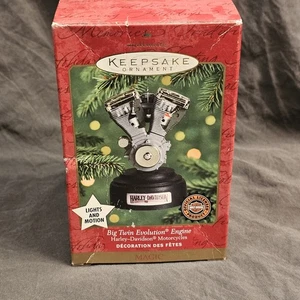 Hallmark Keepsake Harley Davidson Big Twin Evolution Motor Ornament mit Beleuchtung - Bild 1 von 7
