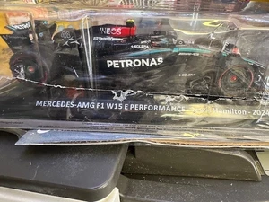 Leggendarie auto da corsa MERCEDES-AMG F1 W15 E PERFORMANCE Lewis Hamilton 1/24 - Foto 1 di 5