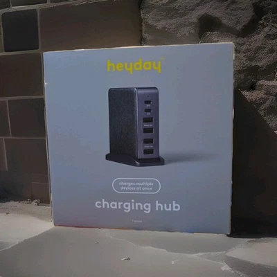 6-Port Charging Hub Vertical 2C + 4A - heyday™ Black Saffiano: USB Tower Charger - Image 1 of 3