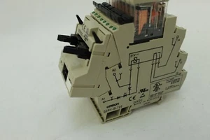 Omron P2RV-8-0-F + 8x G2RV-SL700 + 8x G2RV-1-S - Picture 1 of 2