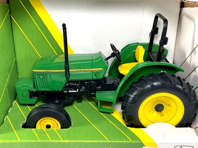 Tractor John Deere 5400 ERTL 1995 con cuerdas, #5846, escala 1/16, nuevo en caja, hecho en EE. UU. Foto 1 de 4