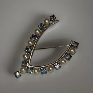 Vintage WISHBONE Blue Rhinestone & Faux Pearl Brooch Lucky Pin Silver Tone - Picture 1 of 2