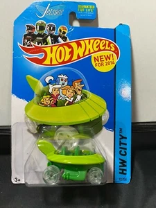 1/64 HOT WHEELS HW CITY THE JETSONS CAPSULE CAR GREEN 90/250 - Picture 1 of 3