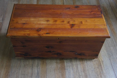 Vintage TENNESSEE RED CEDAR TRUNK CHEST Roos Mfg Rooster Line  Chicago storage Cover