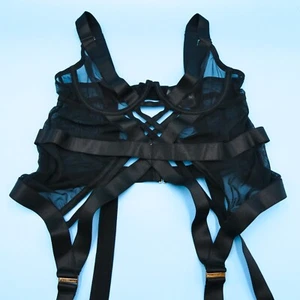 Bluebella 34B Lencería Negra Top Correa Cruzada Con Aros Gótico Gótico Dominante Nuevo - Imagen 1 de 10