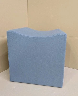 SNAKE Pouf Hocker steingrau asymmetrisch Jan Kurtz - Bild 1 von 4