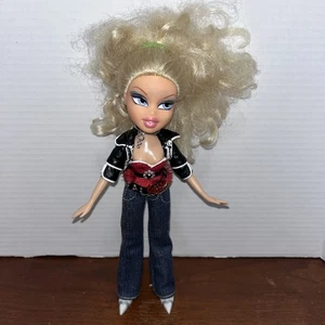 Bratz Cloe Doll Western Cowgirlz Outfit - MGA Walmart 2001 - Good Used Loose - Picture 1 of 8