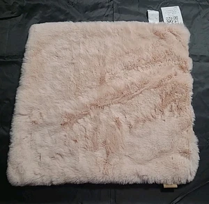 Almohada UGG con cremallera de piel sintética euforia 20" X 20"   - Imagen 1 de 6