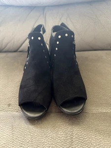 Baretraps Women’s Chunky Heel Suede Like Shoe Size 8.5M - Picture 1 of 5