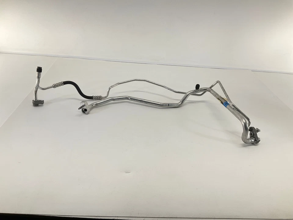 Manguera de succión y acondicionador de aire acondicionado Ford Transit Connect 14-18 Foto 1 de 4