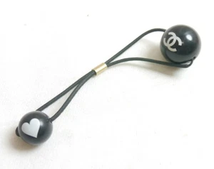 Auténtica corbata de pelo CHANEL corazón marca de coco gelatina/plástico #1724 - Imagen 1 de 7