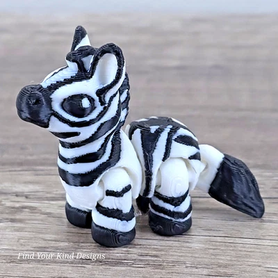 Juguete articulado flexible de cría de cebra impreso en 3D - Lindo animal de safari de 2" Foto 1 de 4