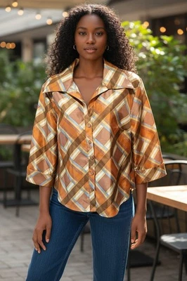 Blusa Selene Sport Talla M, Manga 3/4 Cuadros Abotonada, Dorada Multicolor. NS-9 Foto 1 de 4