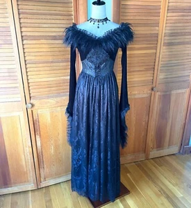 Vestido Diablo Moda Gótico Victoriano La Bestia Interior Terciopelo Negro Encaje y Piel 2X - Imagen 1 de 16