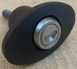 Single (1) YAKIMA Knobs w/Lock & Housing Non-SKS for 1A Raingutter Towers # 030 - Picture 1 of 3