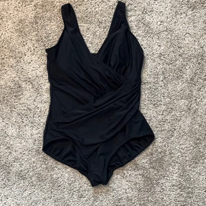 Miraclesuit Black Cross Front Tank Style Size 16W - Picture 1 of 6