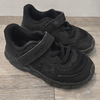 Zapatillas negras Under Armour para niños talla 7 K Foto 1 de 4