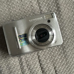 Samsung S1065 10.2MP Compact Digital Camera In Silver READ  - Picture 1 of 15